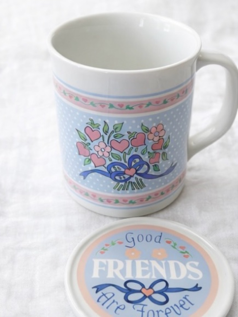 Retro Vintage 80s Good Friends Floral Blue Ceramic Mug with Lid